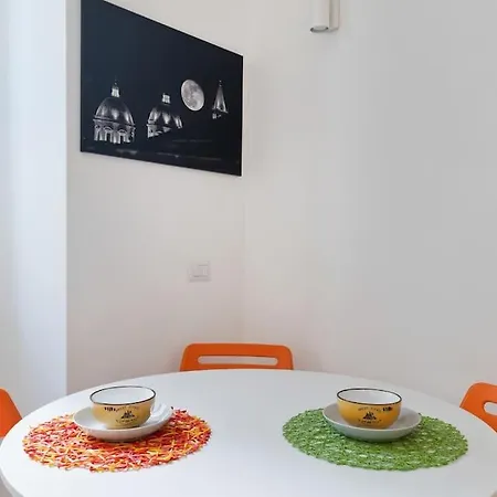 Nice And Bright Flat Near Termini *
