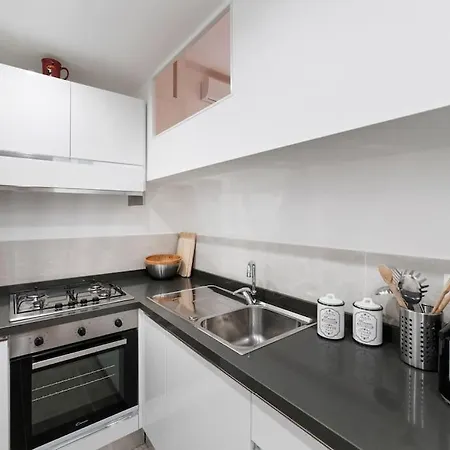 Nice And Bright Flat Near Termini